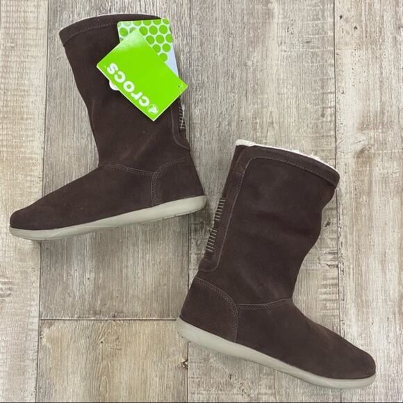 New in Box Crocs Adela Fold-over Fuzz Booties In MAHOGANY Sz 5 - Picture 2 of 8